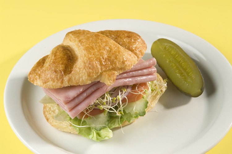Los fiambres son un componente tradicional de los sándwiches.