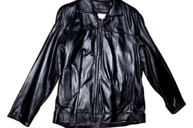 Las chaquetas para hombres y mujeres tienen diferencias de diseño, incluyendo la posición del cierre.