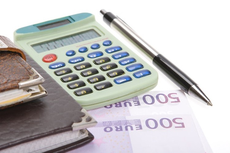 Un administrador de proyectos supervisa los gastos financieros.