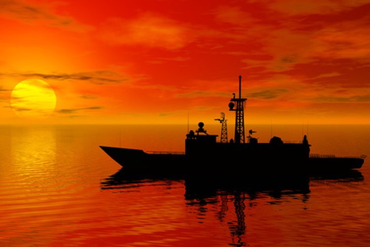 Elimina los barcos de guerra y otros barcos de tu enemigo en la Batalla naval de Hasbro.