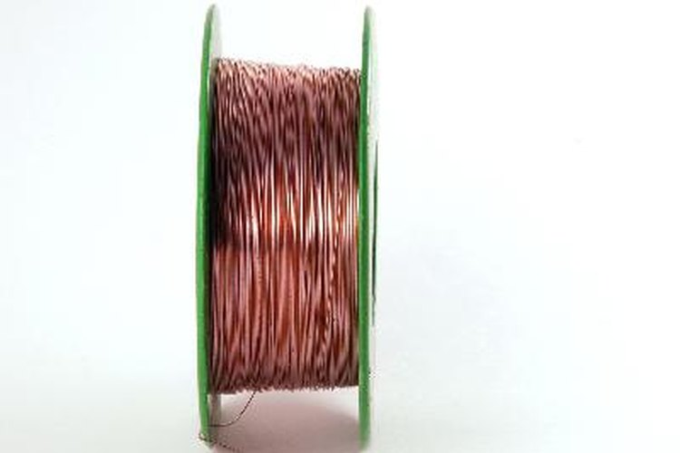 Pequeña bobina de cobre.