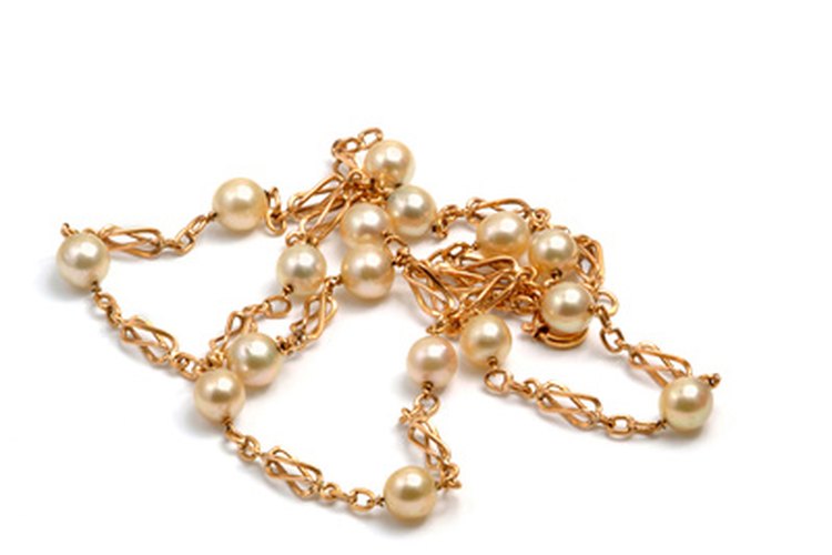Las joyas de oro suelen tener una inscripción con diferentes medidas de la pureza del metal precioso.
