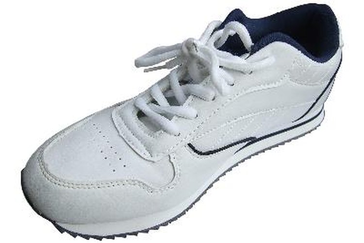 Haz que tus zapatillas recuperen su color blanco puro.