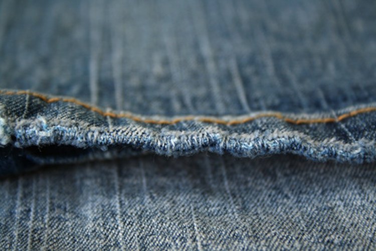 Hacer pantalones vaqueros para niña puede ser fácil y económico.