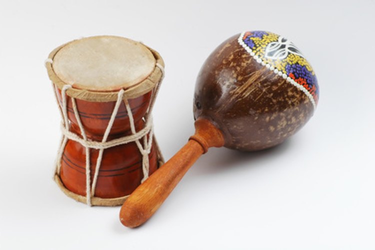 Los tambores y las maracas son herramientas comúnes para los juegos de percusión.