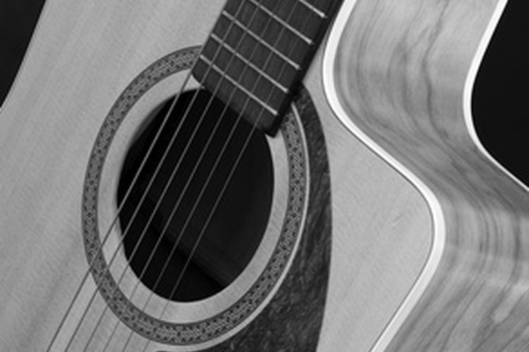 Los artistas de country blues experimentaban libremente con afinaciones alternativas, voces armonizadas y patrones de plumilleo.