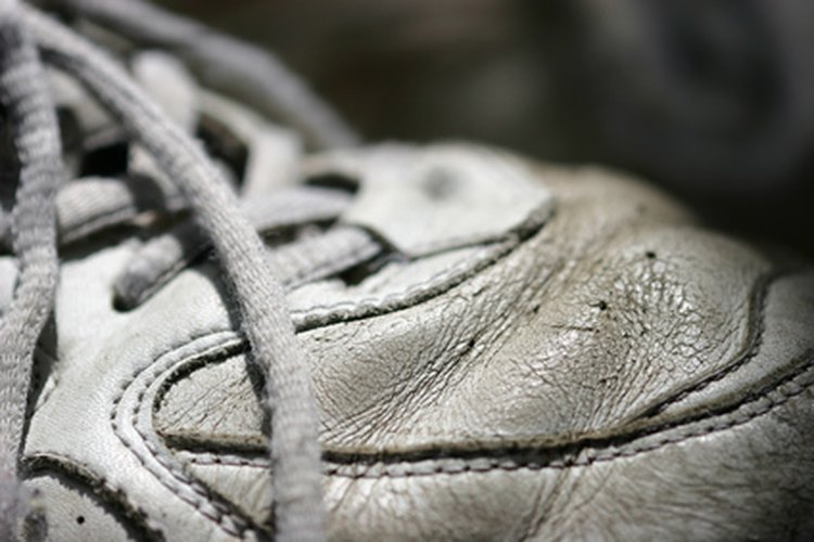 Mantener tus zapatos limpios ayudará a prolongar su vida.