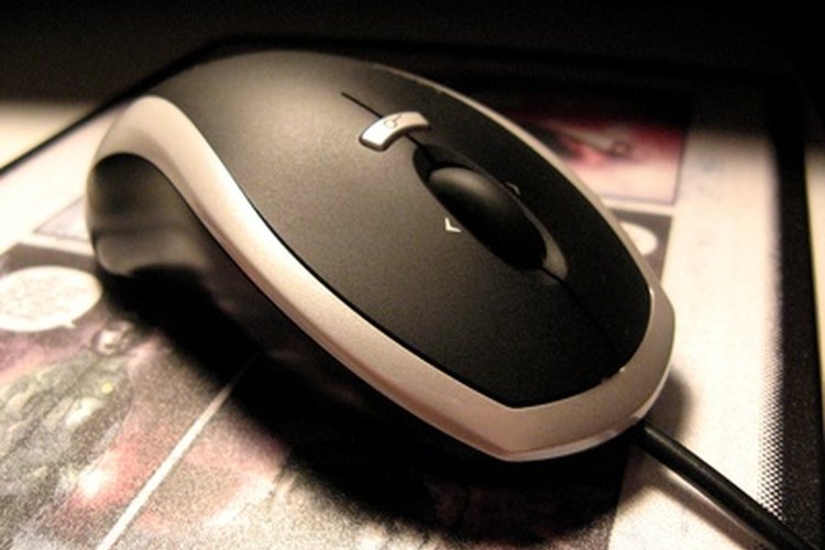 Los dispositivos de entrada y salida nos permiten interactuar con la computadora.
