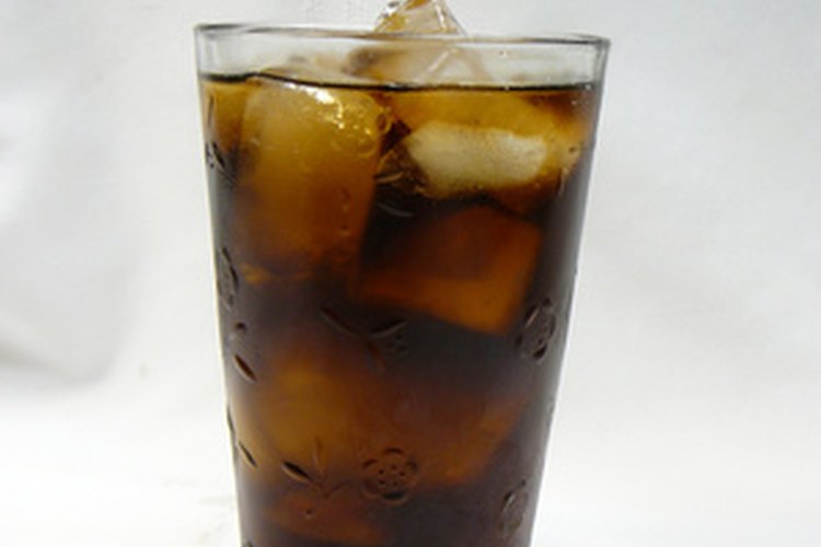 Las manchas de soda pueden arruinar el cuero si se dejan reposar.