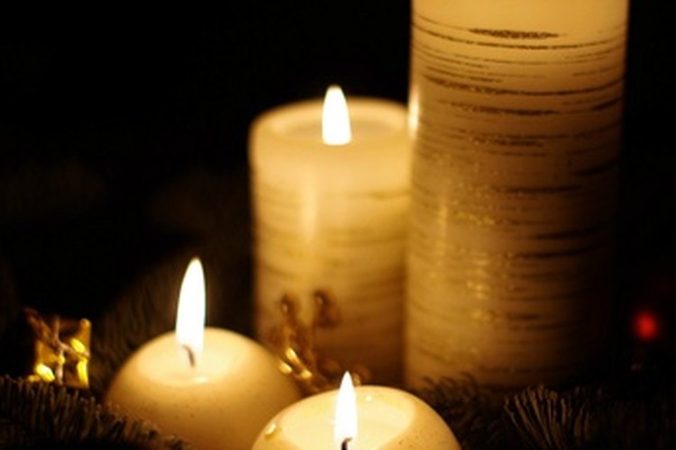 Las velas de cera natural ofrecen alternativas sustentables y ecológicas a las velas de parafina.