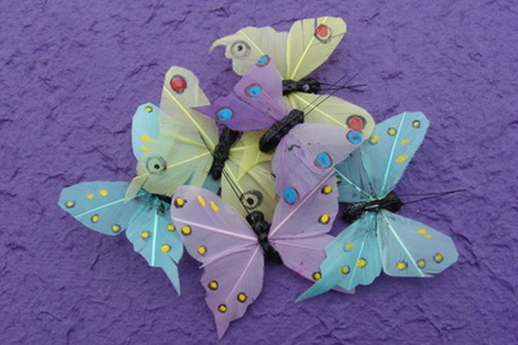 Utiliza mariposas como una inspiración alegre para una fiesta de cumpleaños de niña.