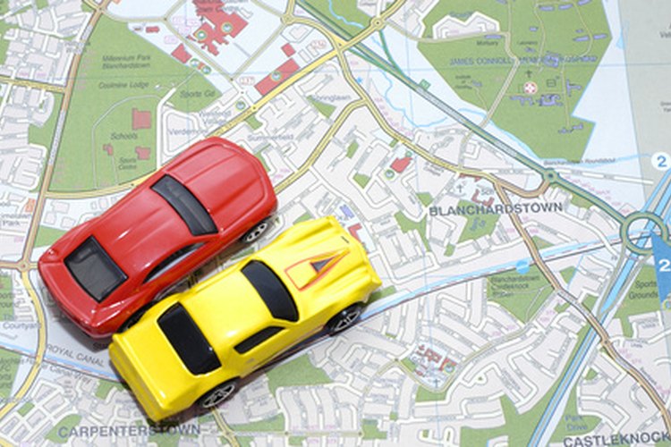 Usa Hot Wheels reales para decorar la fiesta.