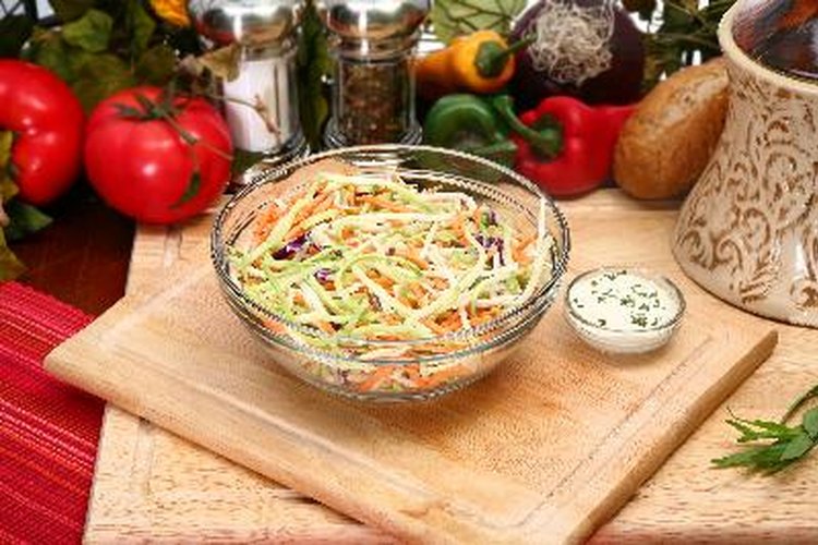 El aderezo ranchero para ensaladas es usualmente bajo en carbohidratos.