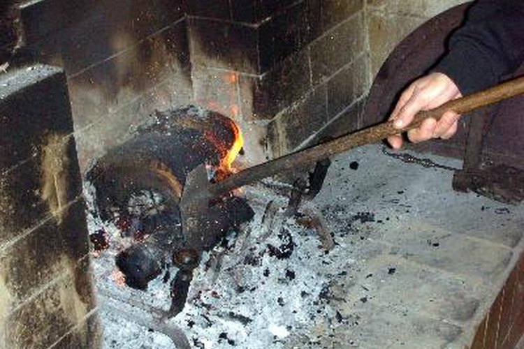 El fertilizante de potasio o potasa, es derivado de ceniza y salitre de madera.