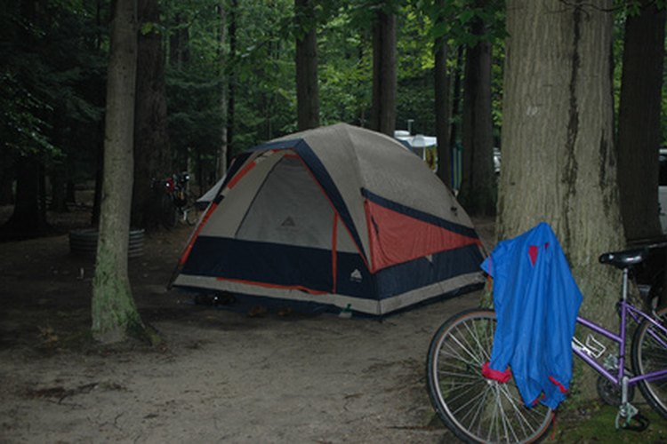 Una noche íntima en una carpa es un gesto romántico barato.