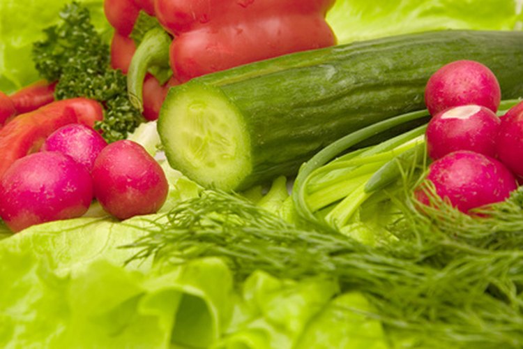 Puedes comer verduras frescas para librar tu cuerpo de parásitos.