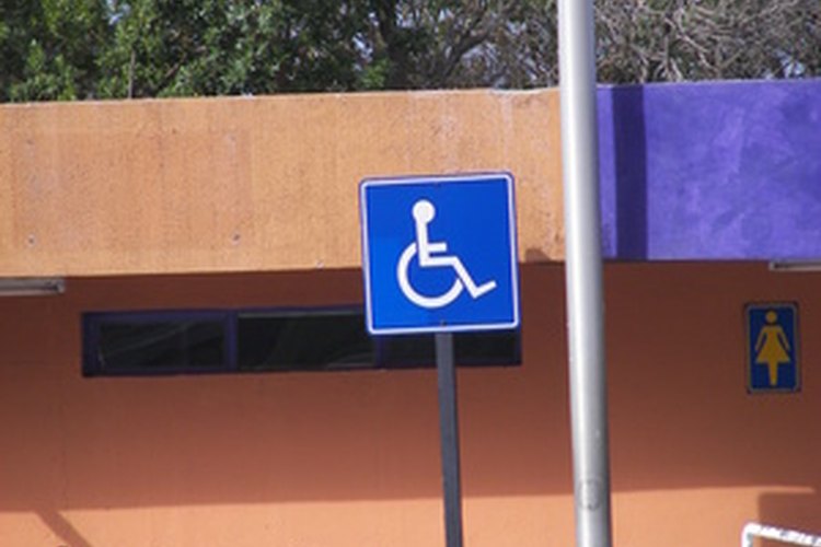 Los señales para discapacitados deben ser azules y blancas o de otro color que no sea brillante.