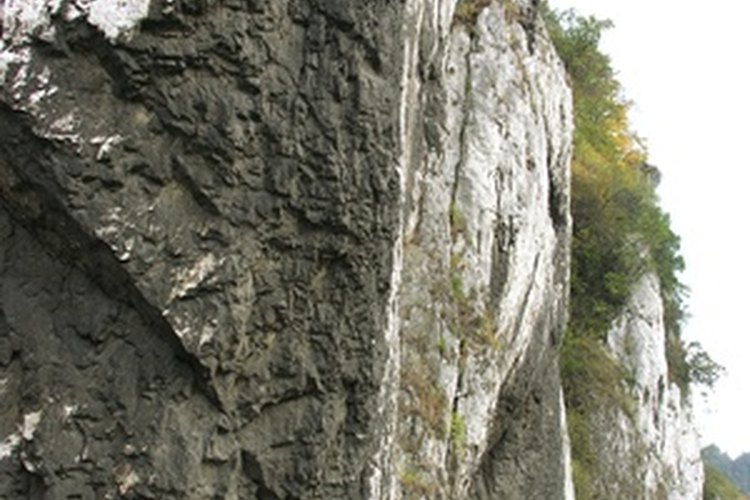 Las zonas de piedra caliza comúnmente tienen agua dura.