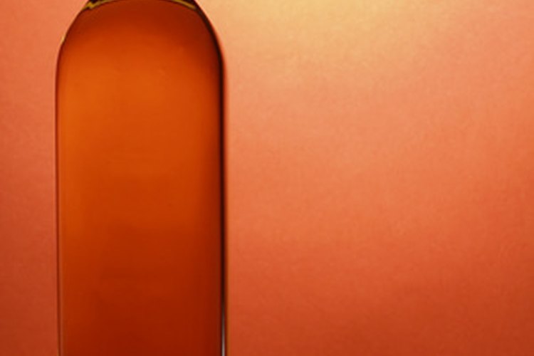 Tú puedes crear etiquetas para whisky asequibles en tu casa.