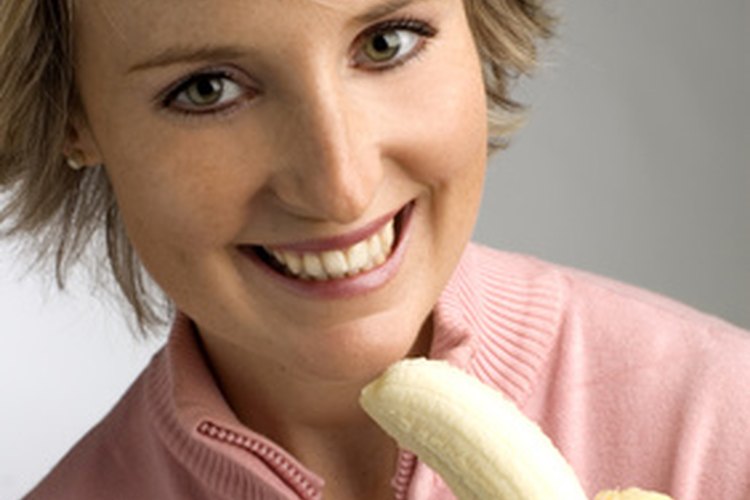 Las bananas congeladas son un delicioso postre que no te dará culpa comer.