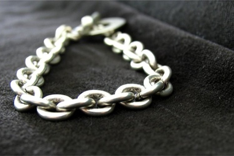 Una pulsera Tiffany es un objeto popular entre los falsificadores.
