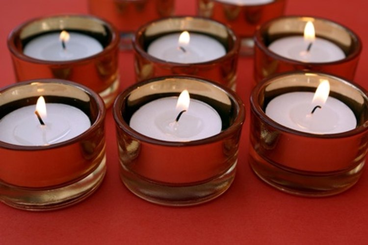 Los católicos encienden velas por muchas razones.