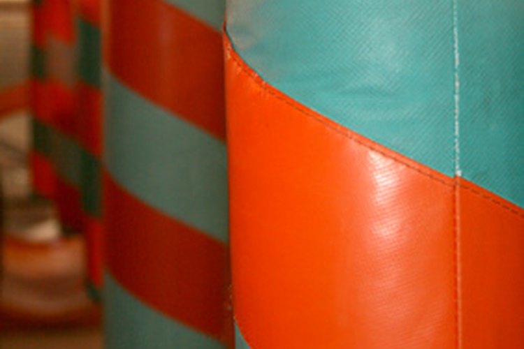 Haz un soporte para una bolsa de boxeo.