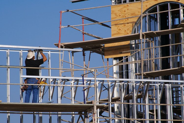 Ser un trabajador de construccio requiere mucha fuerza física.