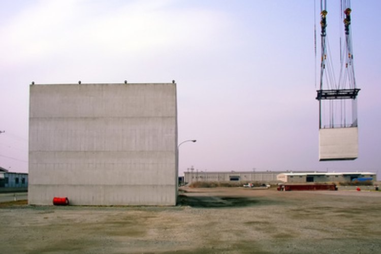 Las construcciones, almacenes, plantas eléctricas e incluso aeropuertos y puertos marítimos necesitan operadores de maquinaria.