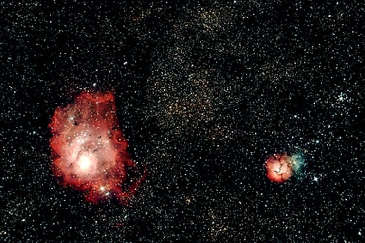 Los astrónomos estudian el universo.