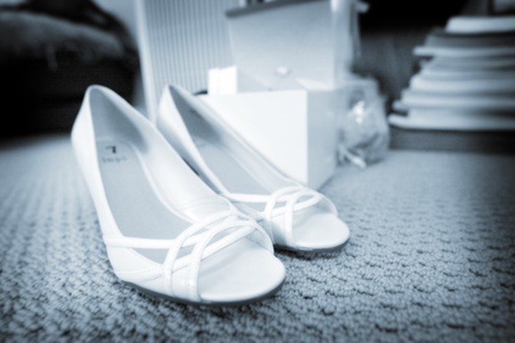 Los juegos de boda que involucran zapatos son comunes en las recepciones de bodas.