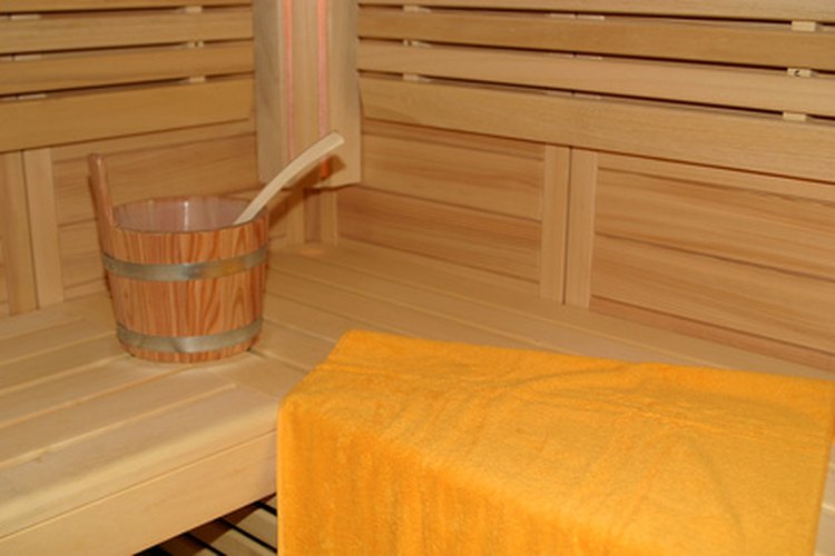 Un sauna puede aliviar y relajar los músculos cansados.
