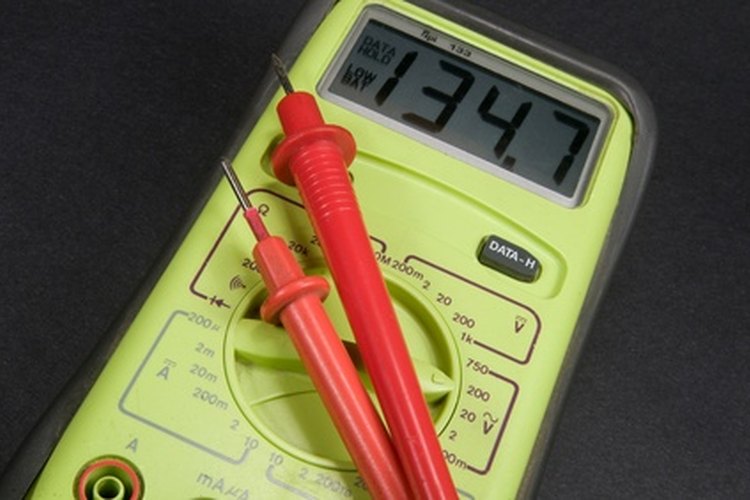 Un voltímetro ayuda a identificar problemas eléctricos.