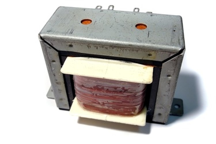Se necesita un transformador reductor para convertir alimentación de 220V a 110V.