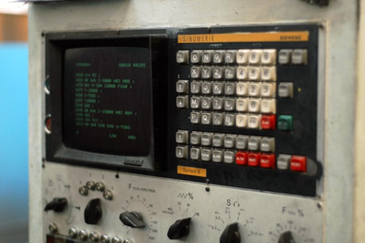 Las primeras máquinas de control numérico se construyeron entre los años 1940 y 1950.