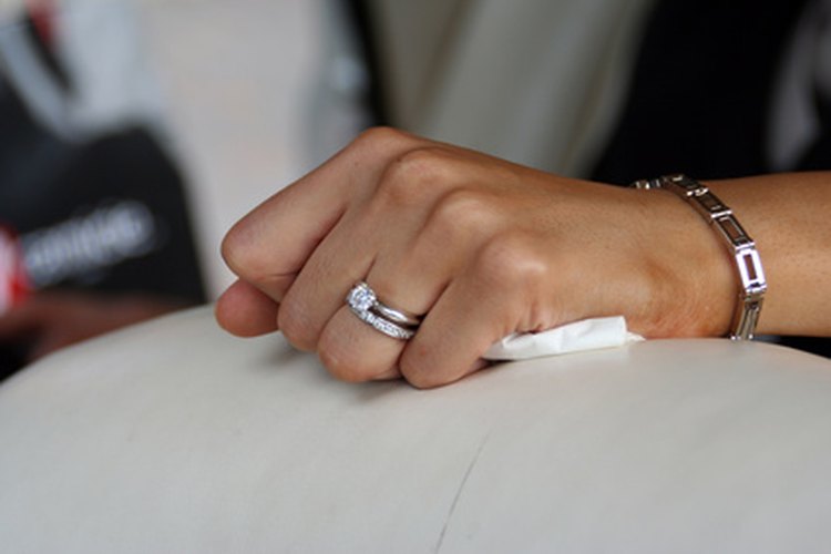 Una mujer también puede pedir a un hombre matrimonio de distintas maneras.