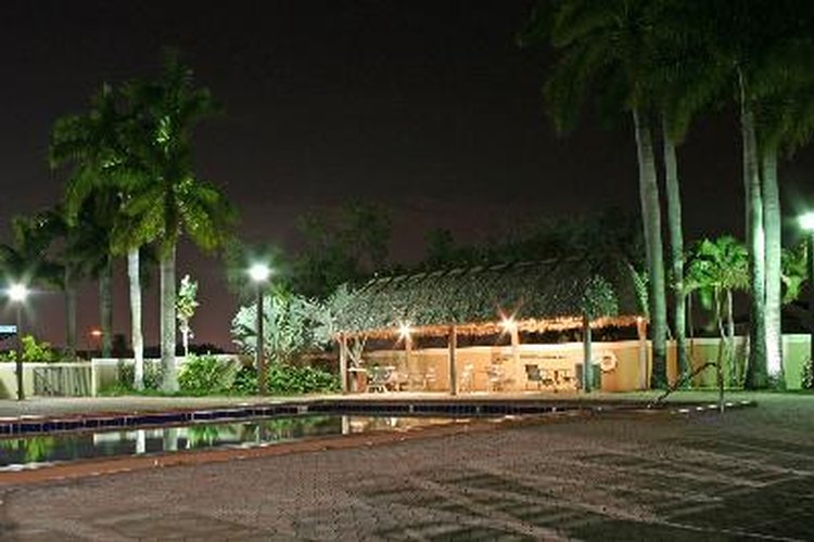 Apaga las luces exteriores de tu casa.