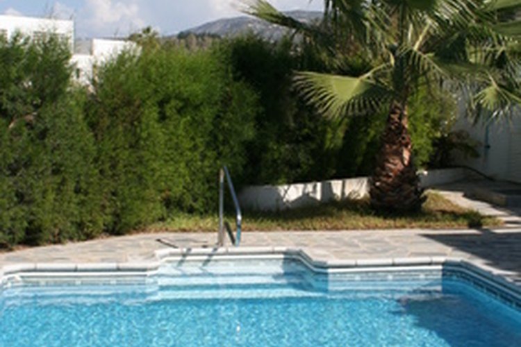 Las reparaciones en el skimmer ayudan a que tu piscina se siga viendo bien.