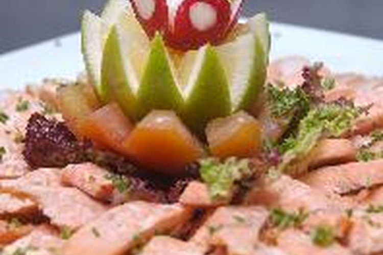 Ofrece una degustación de alimentos para tus amigos y familia.