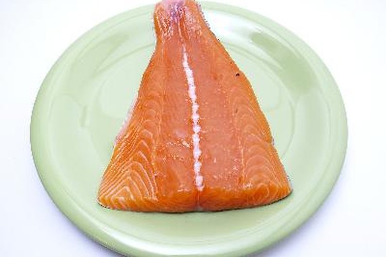 El salmón es una opción saludable: es alto en proteínas y ácidos grasos omega-3.