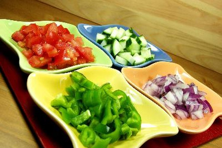 Integra a dicha dieta carnes bajas en grasa, frutas y verduras.