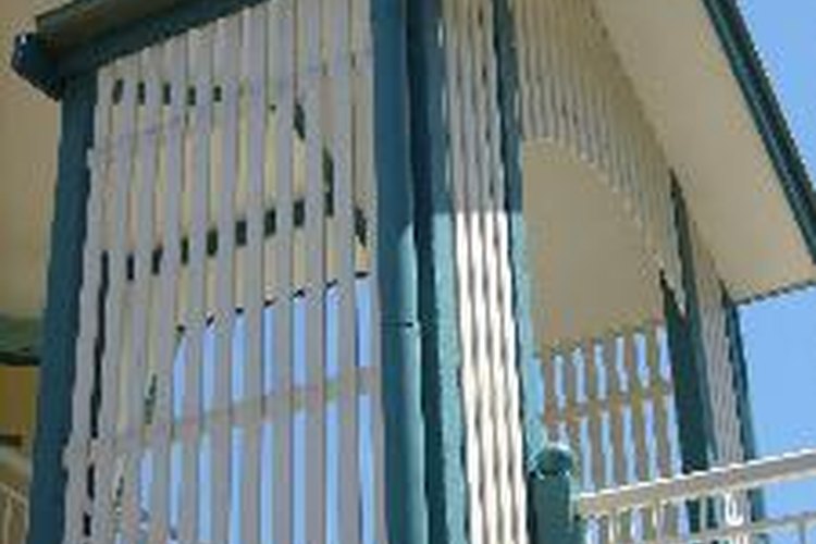 La plomada es una herramienta muy socorrida en la industria de la construcción para obtener alineamientos verticales exactos.