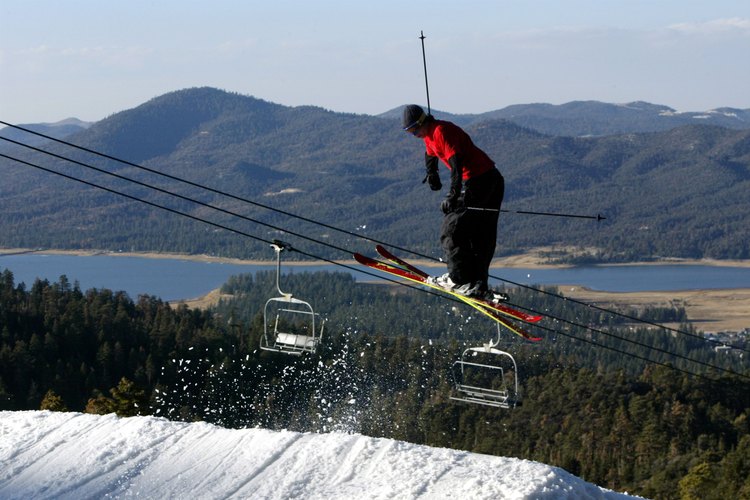 Esquiar en Bear Mountain Resorts es una de las actividades favoritas de invierno en Big Bear Lake.