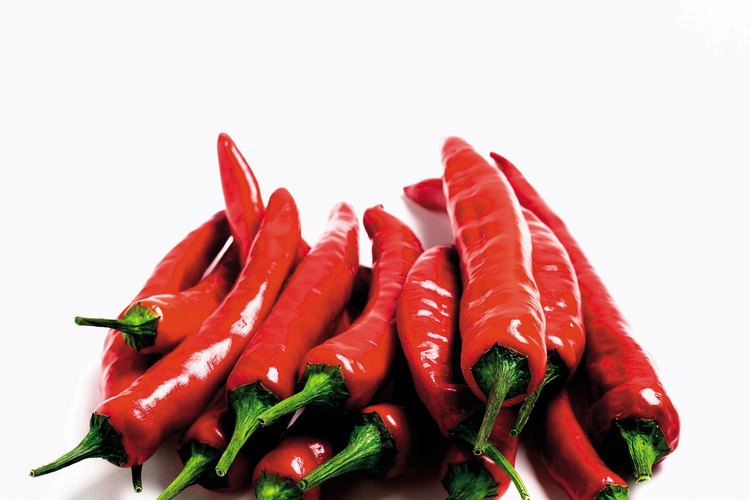 Puedes secar pimientos colgándolos.