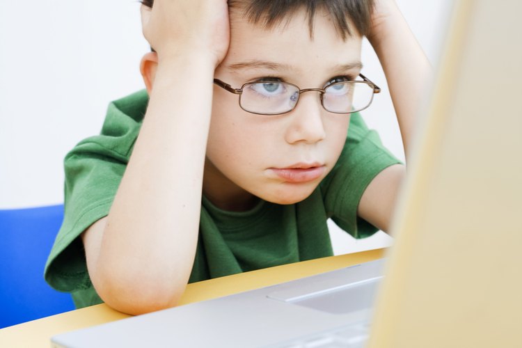 Anima a tu hijo a tomar un descanso de la computadora y dar un paseo contigo.