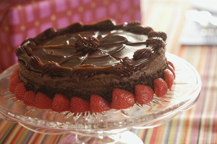 Los pasteles de chocolate van bien con los frutos rojos.