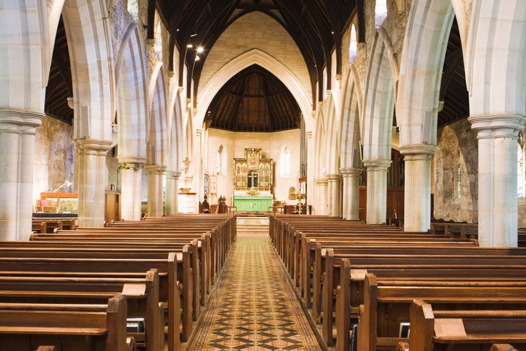 Los folletos de bienvenida en la iglesia pueden ayudar a que los nuevos se unan definitivamente a la congregación.