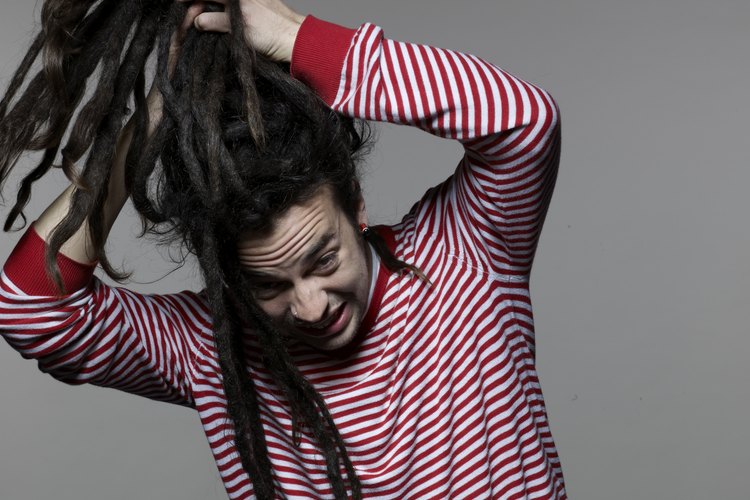 Las rastas en la barba pueden ser opcionalmente decoradas con perlas.
