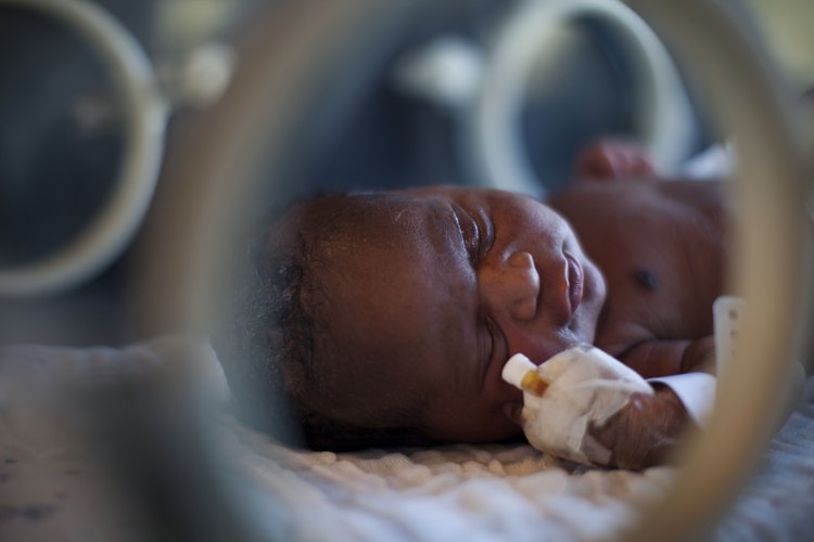 Las carreras en neonatología son esenciales para garantizar la salud de los recién nacidos, prematuros y enfermos.