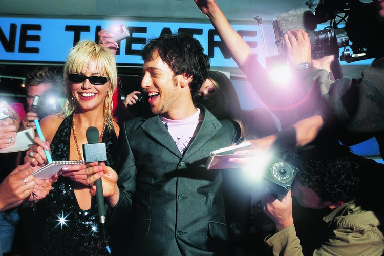 Una fiesta al estilo Hollywood con paparazzi.